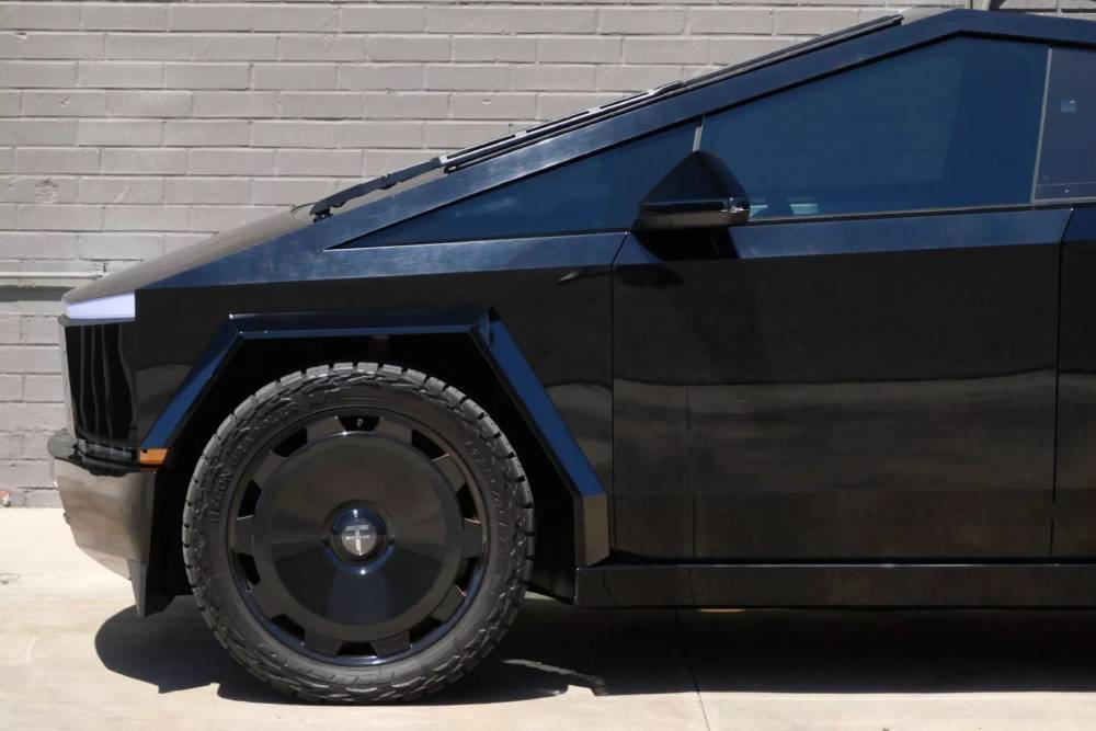 Tesla-Cybertruck-CarsBids-00012-2048x1364