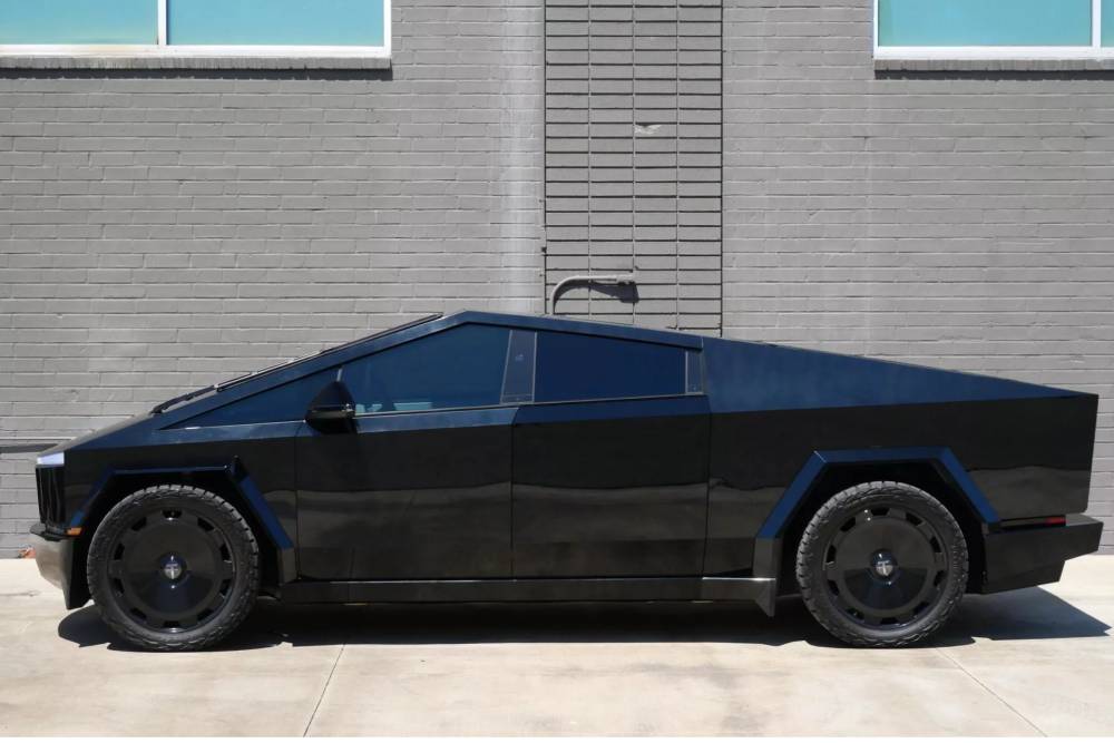 Tesla-Cybertruck-CarsBids-00015-2048x1364