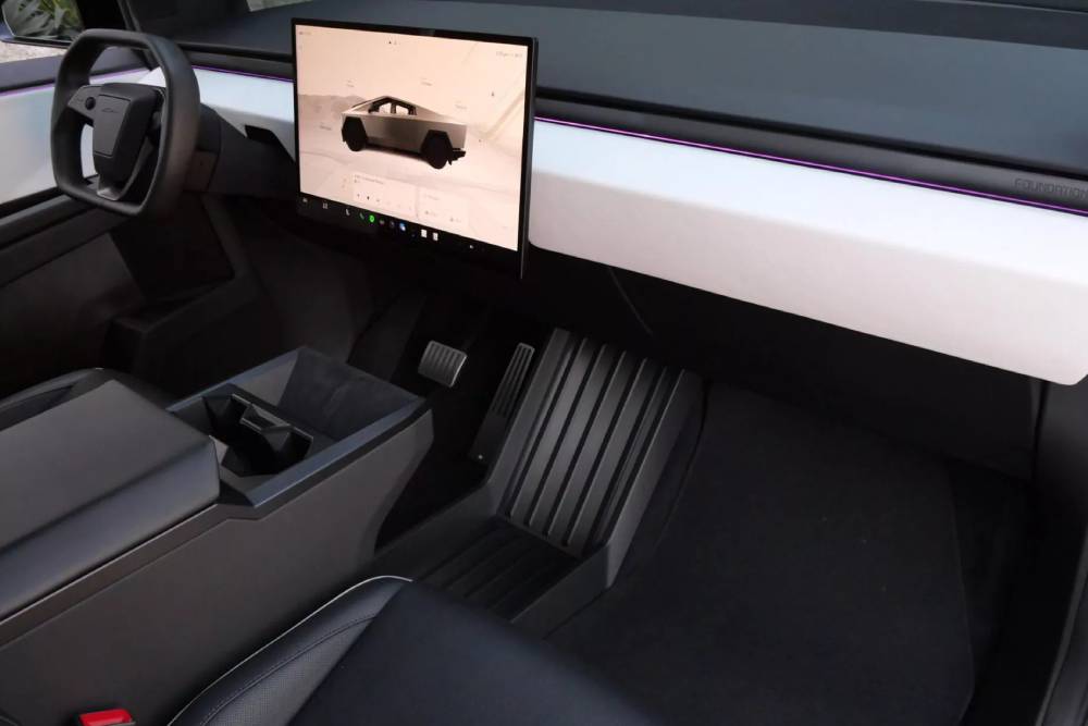 Tesla-Cybertruck-CarsBids-00023-2048x1364