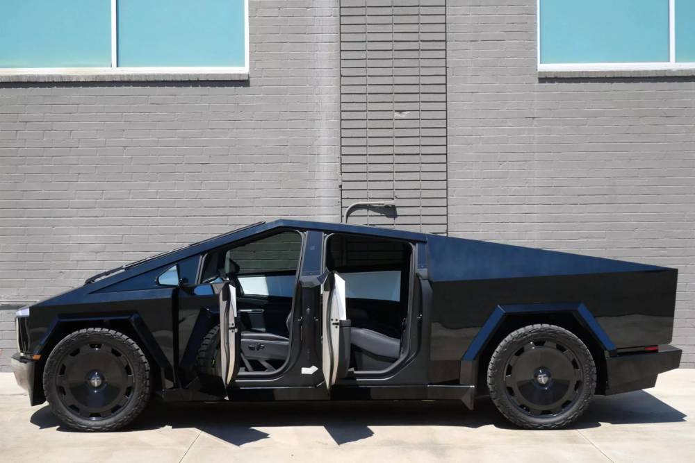 Tesla-Cybertruck-CarsBids-00024-2048x1364