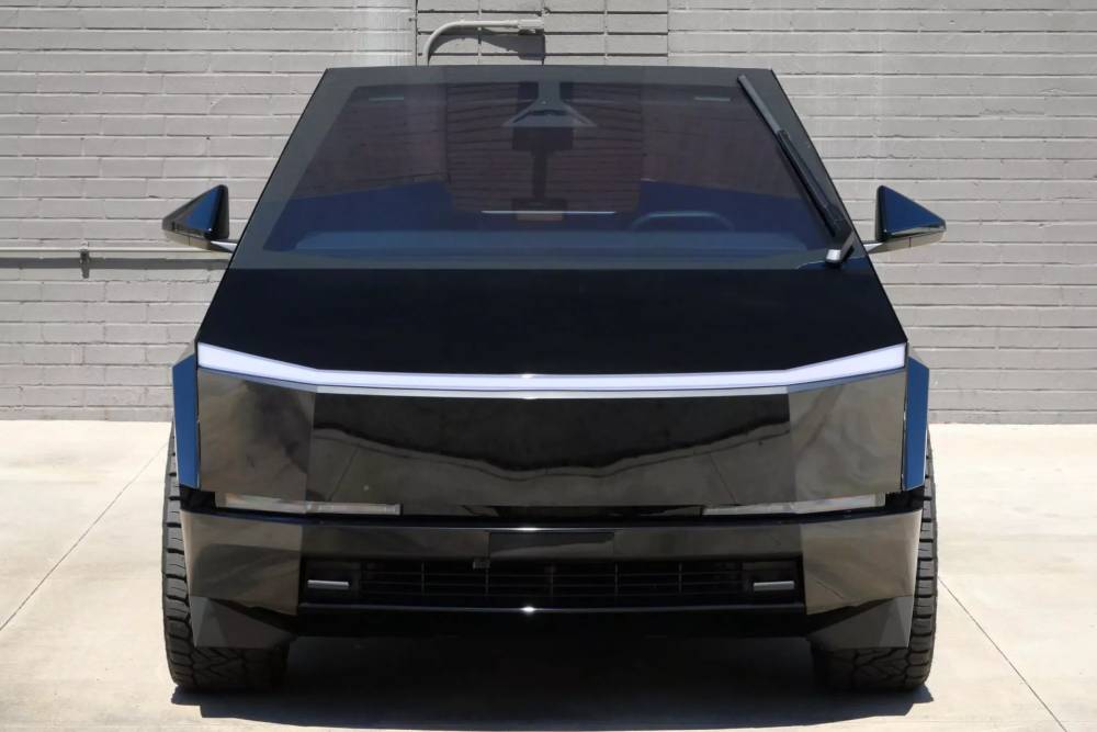 Tesla-Cybertruck-CarsBids-00025-2048x1364