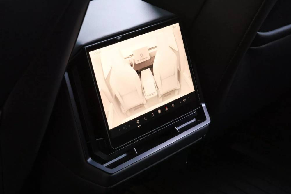 Tesla-Cybertruck-CarsBids-00030-2048x1364