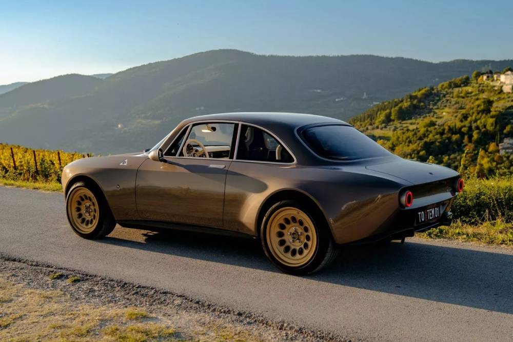 Totem-Automobili-Alfa-Romeo-GT-Super-14-2048x1280