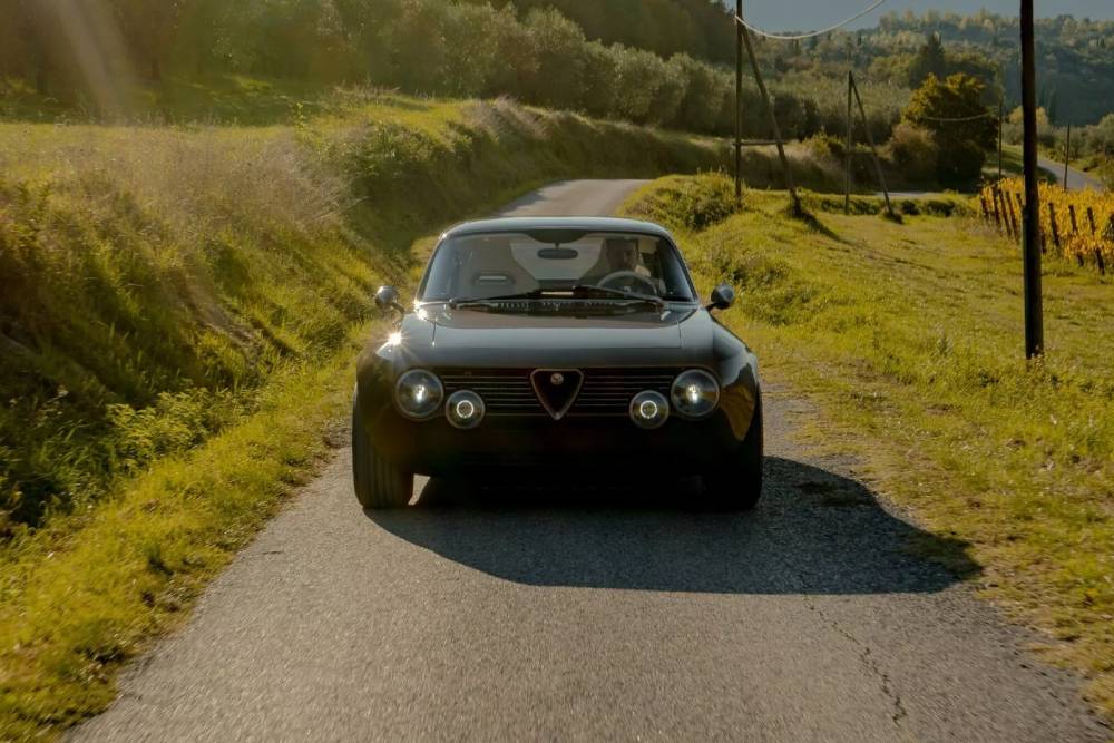 Totem-Automobili-Alfa-Romeo-GT-Super-4-scaled
