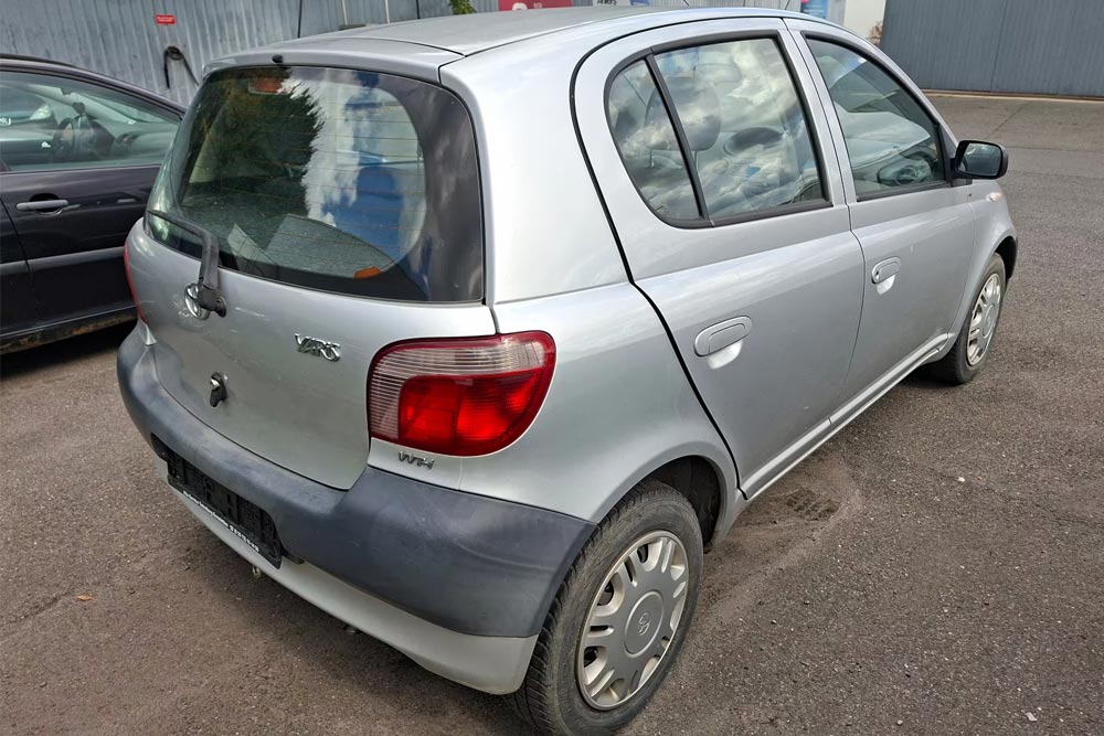 Toyota-Yaris-2001-2