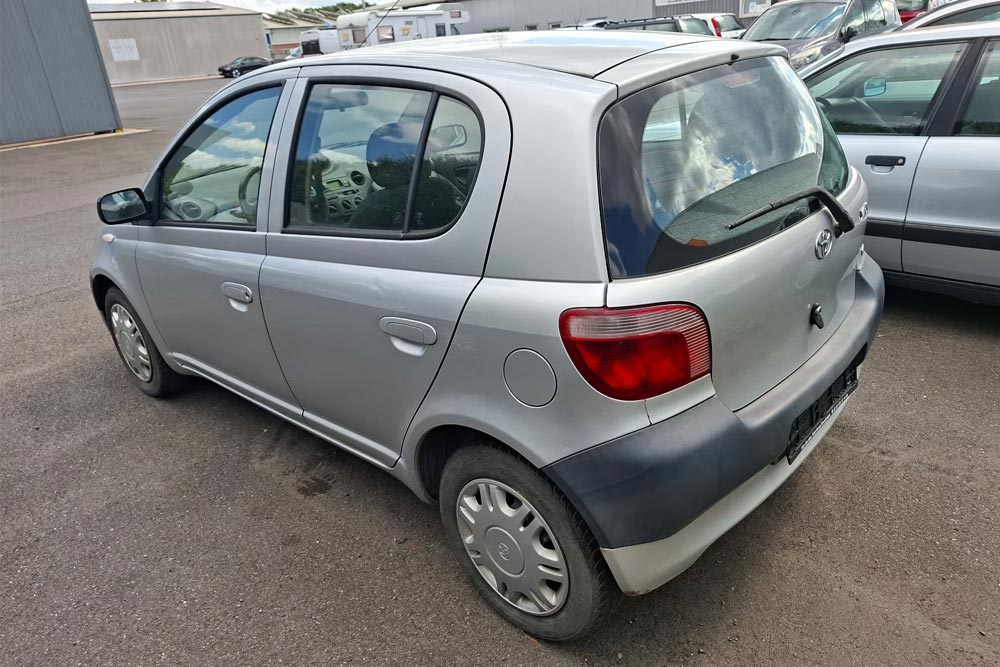 Toyota-Yaris-2001-3