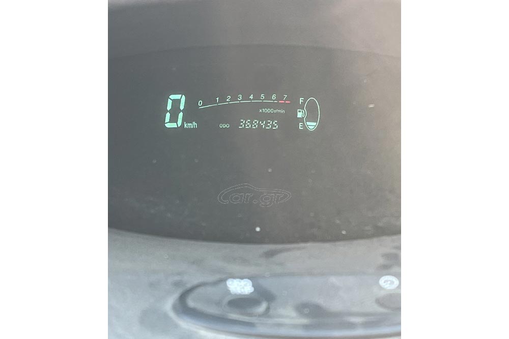 Το οικονομικότερο Toyota Yaris με 1.700 ευρώ 18 Toyota-Yaris-cheap-(7)