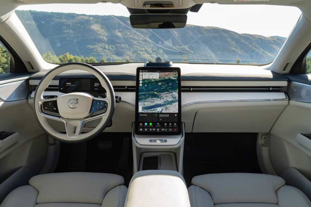 Η νέα ναυαρχίδα Volvo ES90 κατέκτησε τους δρόμους
