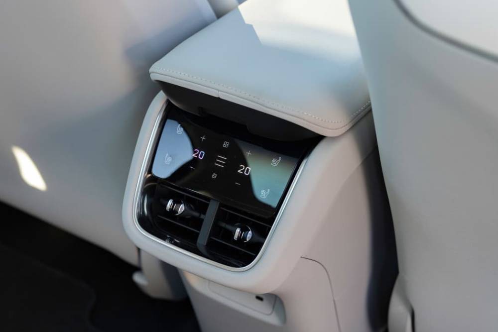 VolvoES902025-17