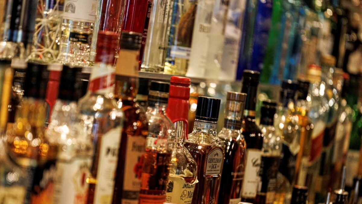 alcohol-bar-r