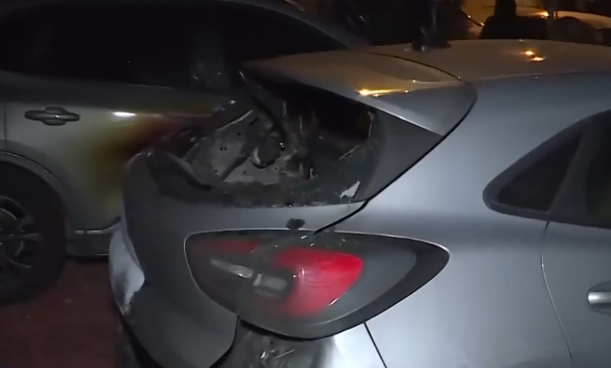 Φωτιά σε έκθεση αυτοκινήτων στο Πολύγωνο