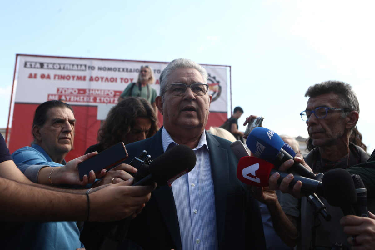 Ο Δήμητρης Κουτσούμπας