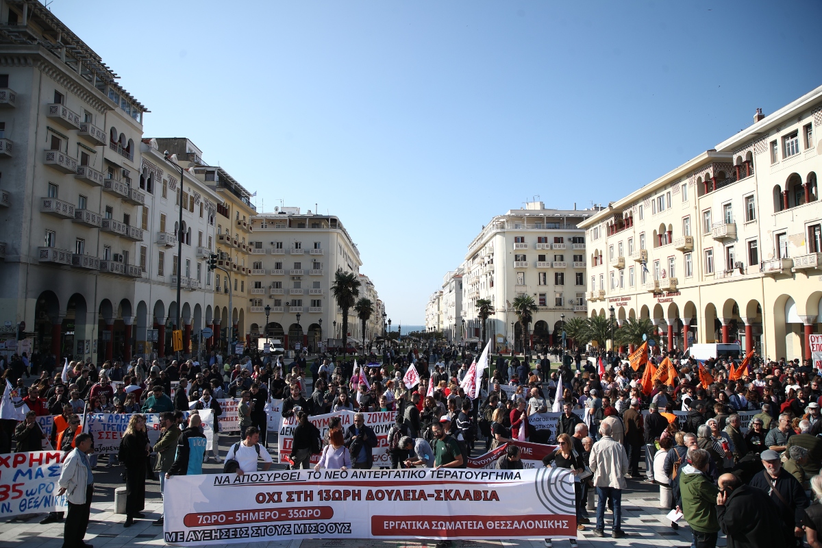 Απεργία ΓΣΕΕ και ΑΔΕΔΥ: Η Αθήνα σε κλοιό διαδηλώσεων, ξεκίνησε το συλλαλητήριο – Πώς λειτουργούν τα μέσα μεταφοράς