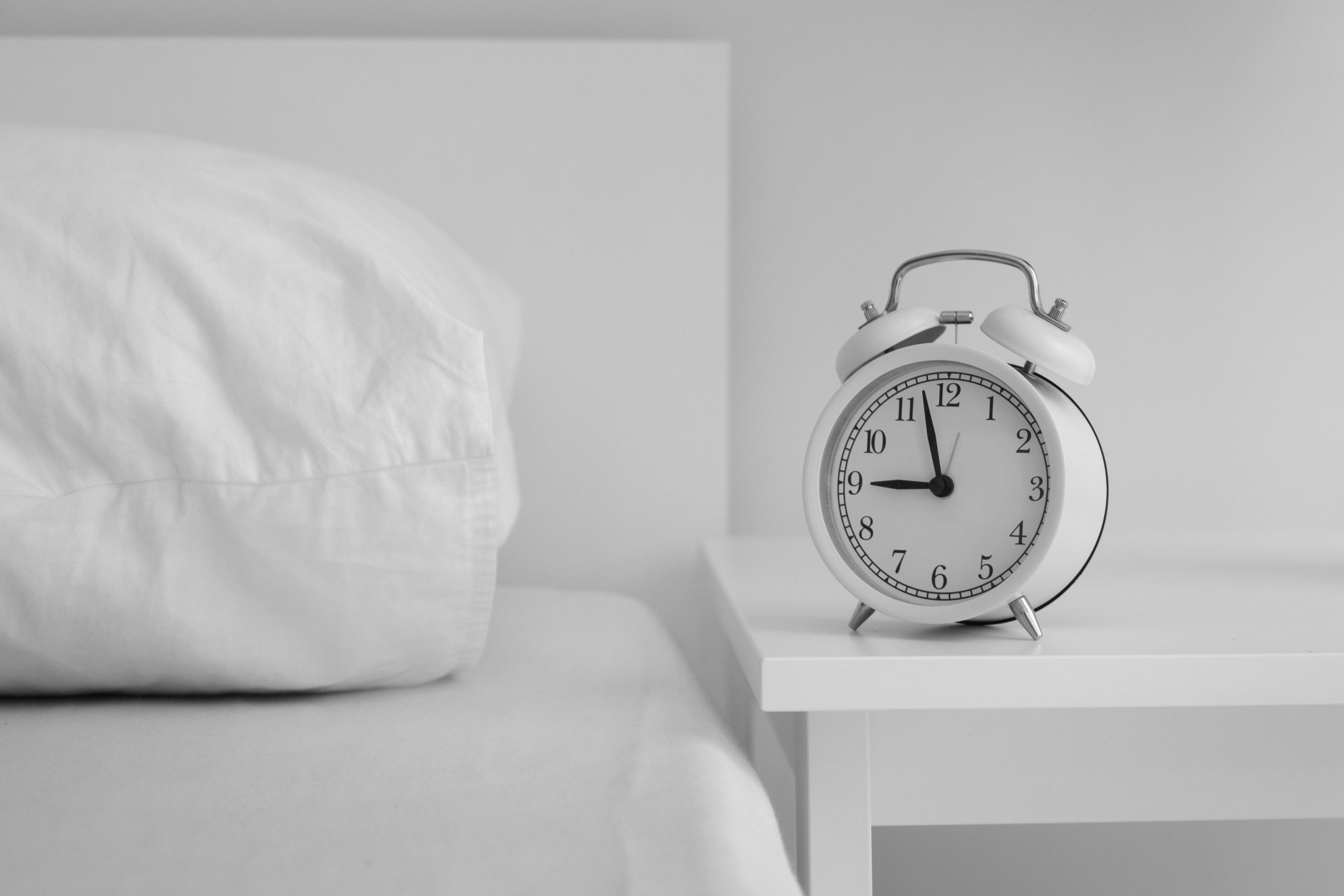 bed-arrangement-with-fresh-sheets-sleep-clocks-change-scaled