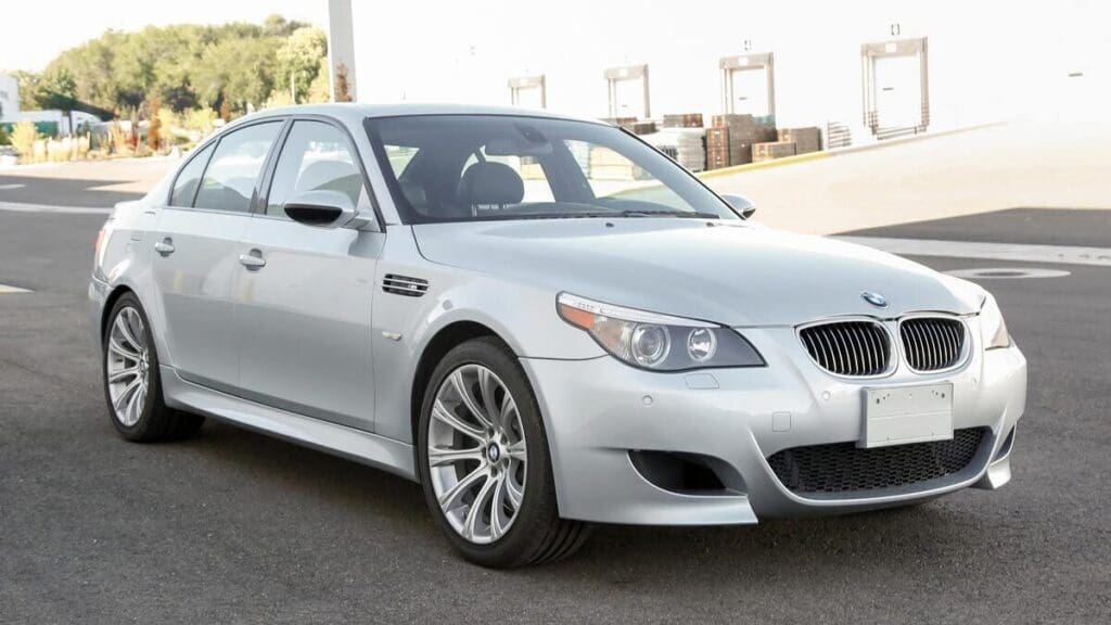 Διατίθεται προς πώληση BMW M5 (Ε60): Το σπάνιο, το χειροκίνητο μοντέλο 5 BMW M5 E60 χειροκίνητο