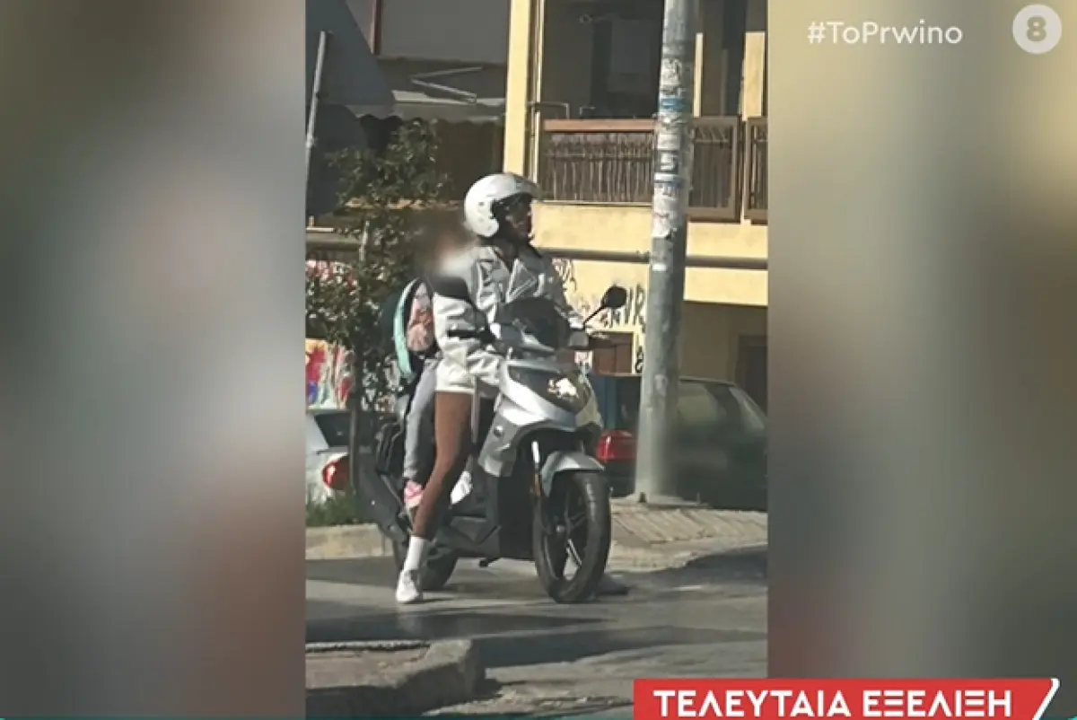 Κώστας Δόξας: Η εικόνα που οδήγησε στην καταγγελία κατά της πρώην συζύγου του, Μαρίας Δεληθανάση 2 Η Μαρία Δεληθανάση με την κόρη της πάνω σε μηχανάκι χωρίς κράνος