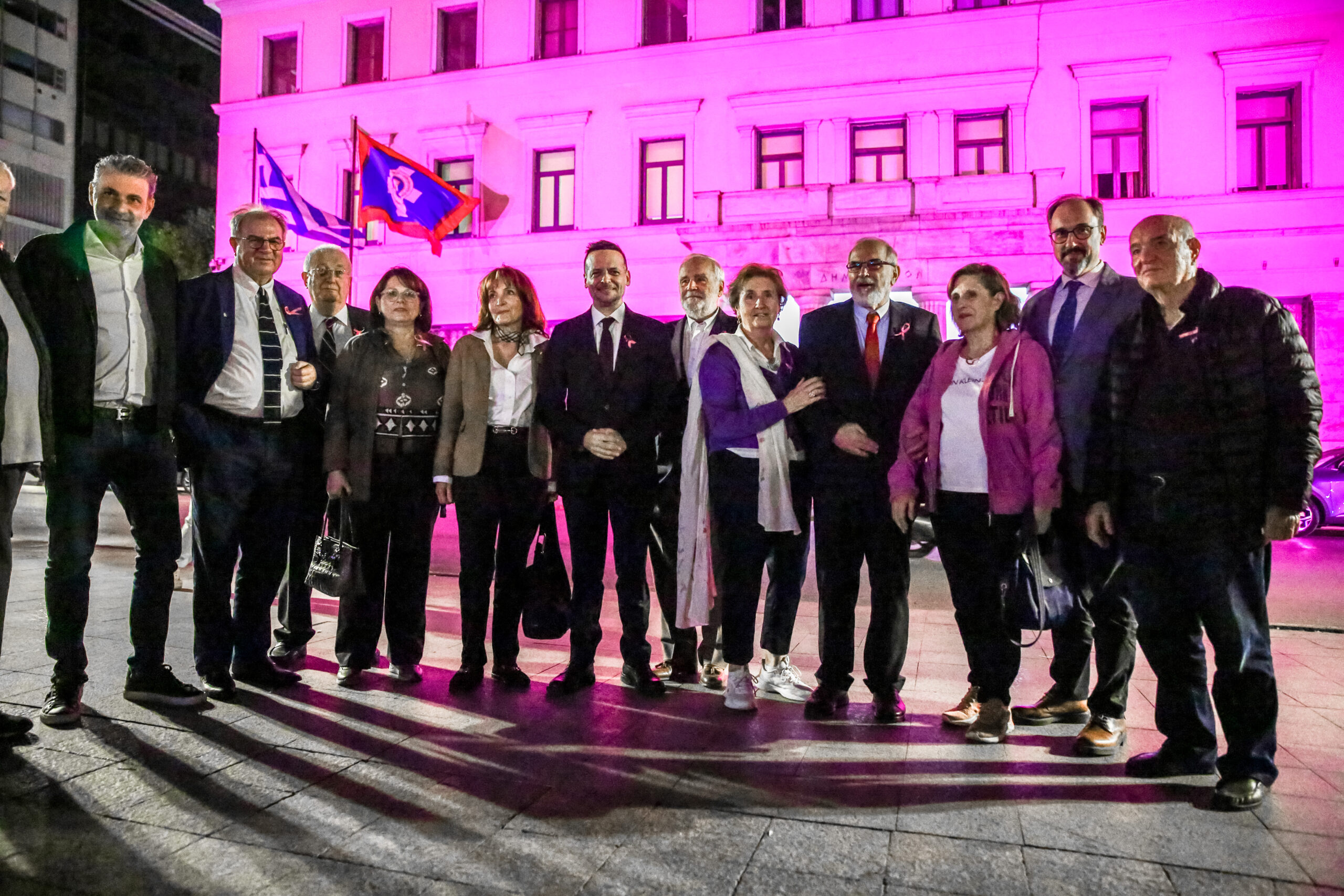 Το δημαρχείο της Αθήνας και ο Λευκός Πύργος «φωτίστηκαν» ροζ για την ευαισθητοποίηση στον καρκίνο του μαστού – Δείτε εικόνες και βίντεο 6 Φωταγώγηση του δημαρχείου της Αθήνας την 24η Οκτωβρίου, για τον μήνα ευαισθητοποίησης για τον καρκίνο του μαστού