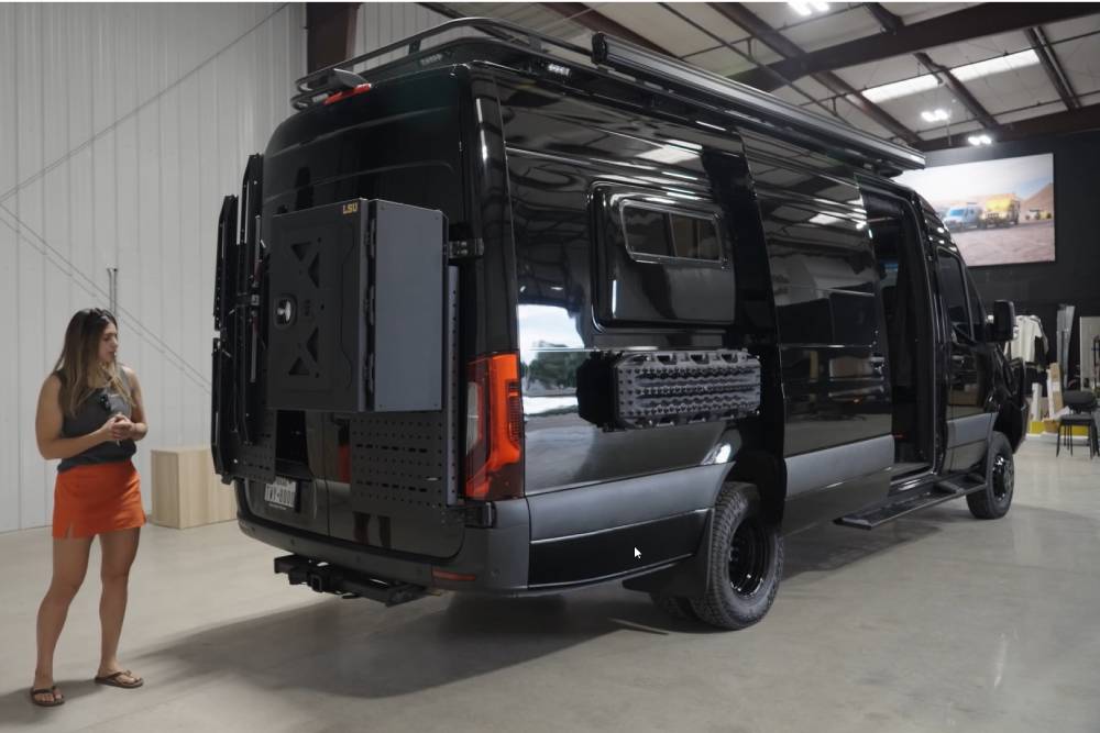 edgewood-is-a-feature-rich-camper-van-that-blends- (3)