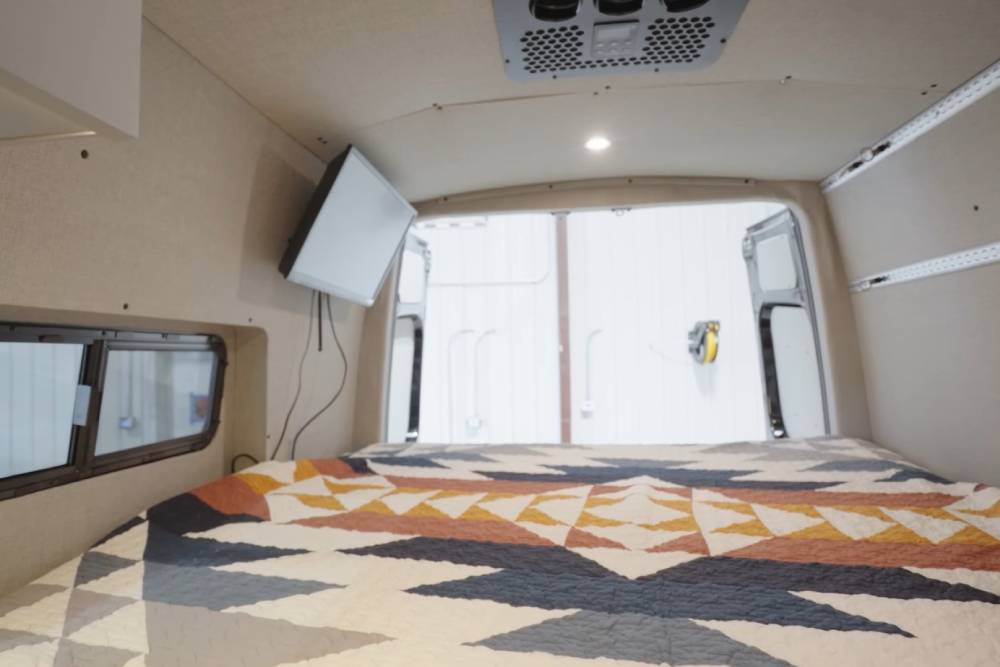 edgewood-is-a-feature-rich-camper-van-that-blends- (7)