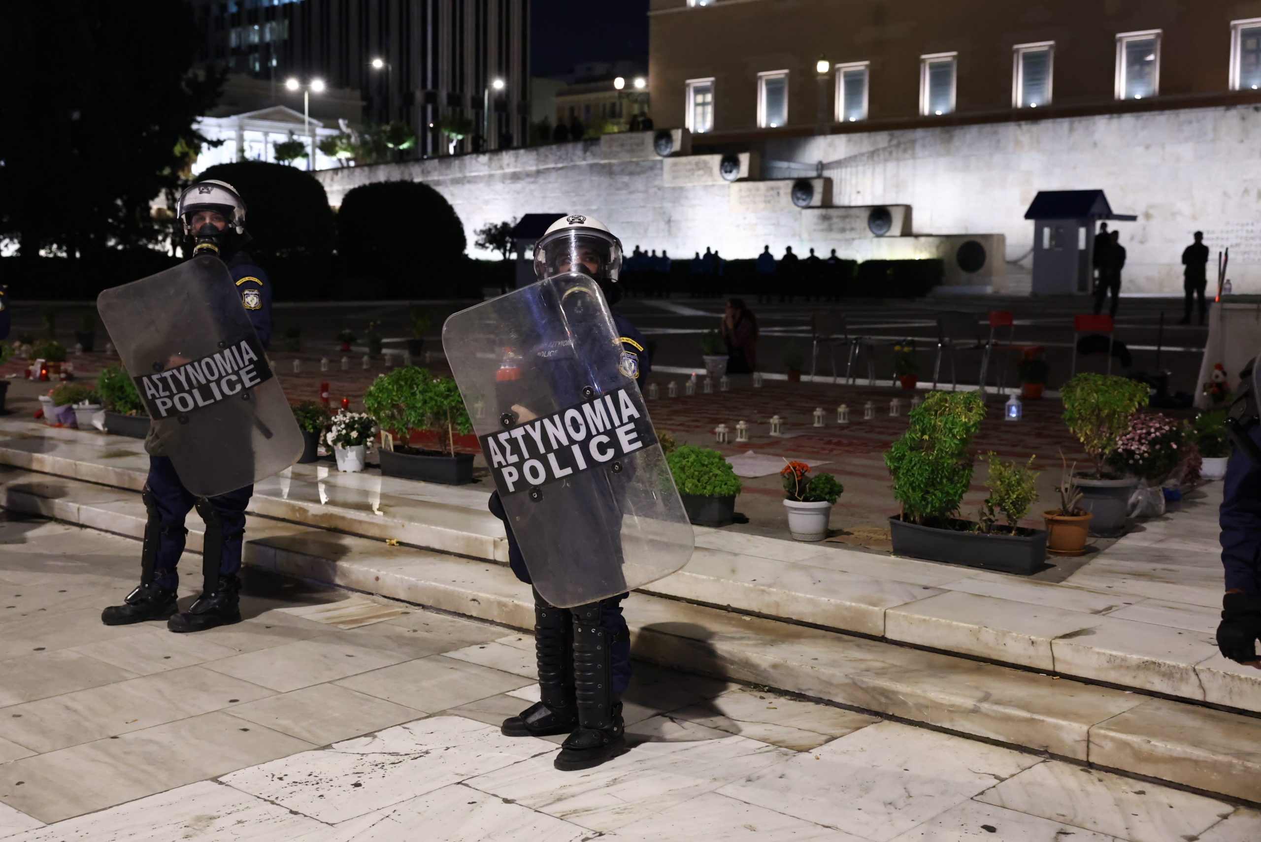 Μνημείο Αγνώστου Στρατιώτη: «Γενική δοκιμή» για την τροπολογία η φοιτητική πορεία στο Σύνταγμα – Όλα τα «μάτια» στις παρελάσεις τώρα