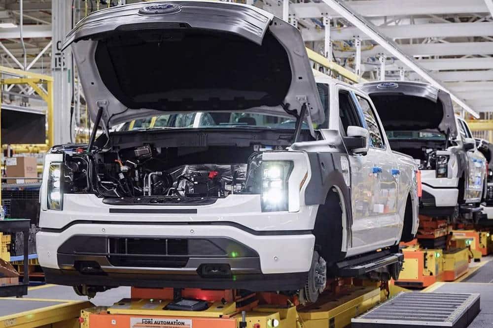 ford-f-150-lightning-assembly-line-02