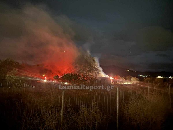 Φωτιά σε αποθήκη στη Μακρακώμη