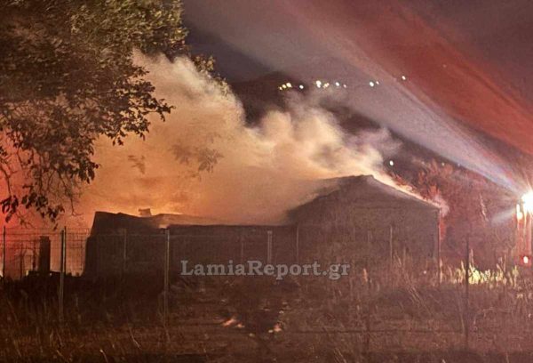 Φωτιά σε αποθήκη στη Μακρακώμη