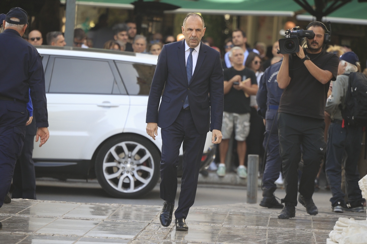 Διονύσης Σαββόπουλος: Οι πολιτικοί και καλλιτέχνες που τίμησαν το «τελευταίο αντίο» 30 Ο Γιώργος Γεραπετρίτης
