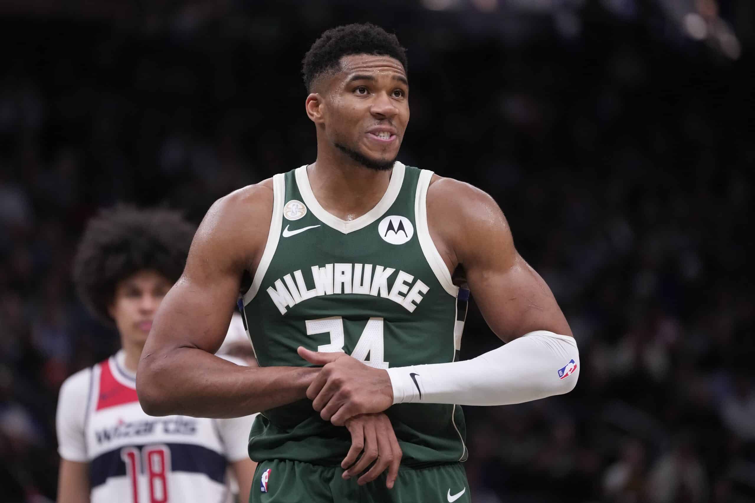 giannis-bucks-AP