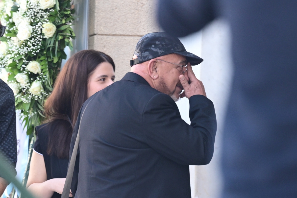 Διονύσης Σαββόπουλος: Οι πολιτικοί και καλλιτέχνες που τίμησαν το «τελευταίο αντίο» 43 Ο Γιάννης Ζουγανέλης