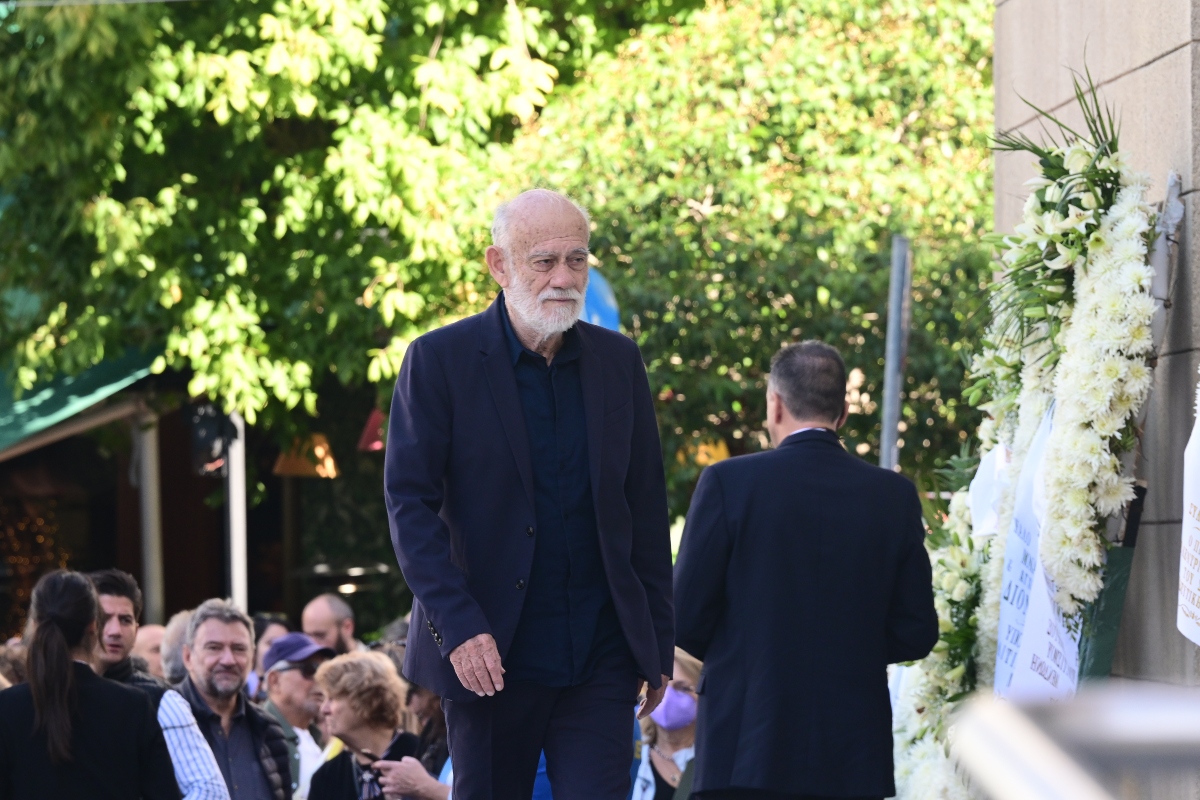 Διονύσης Σαββόπουλος: Οι πολιτικοί και καλλιτέχνες που τίμησαν το «τελευταίο αντίο» 35 Ο Γιώργος Λιάνης