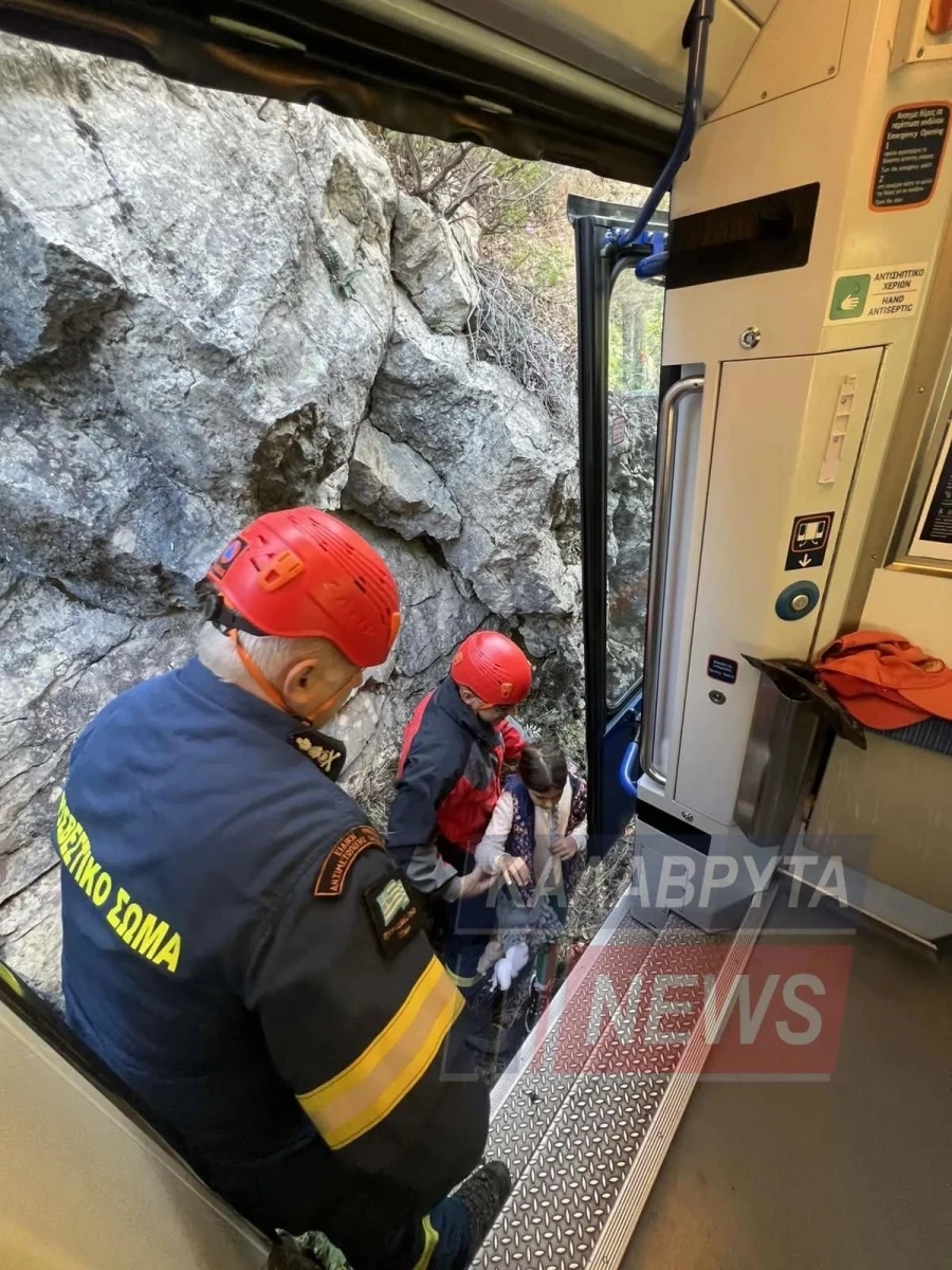 Καλάβρυτα: Επιχείρηση διάσωσης 101 επιβατών του Οδοντωτού Σιδηρόδρομου από την ΕΜΑΚ