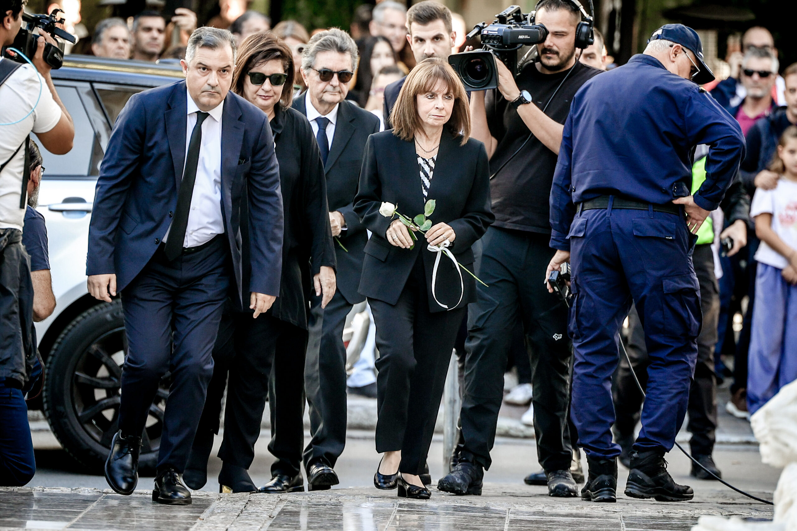 Διονύσης Σαββόπουλος: Οι πολιτικοί και καλλιτέχνες που τίμησαν το «τελευταίο αντίο» 39 Κατερίνα Σακελλαροπούλου