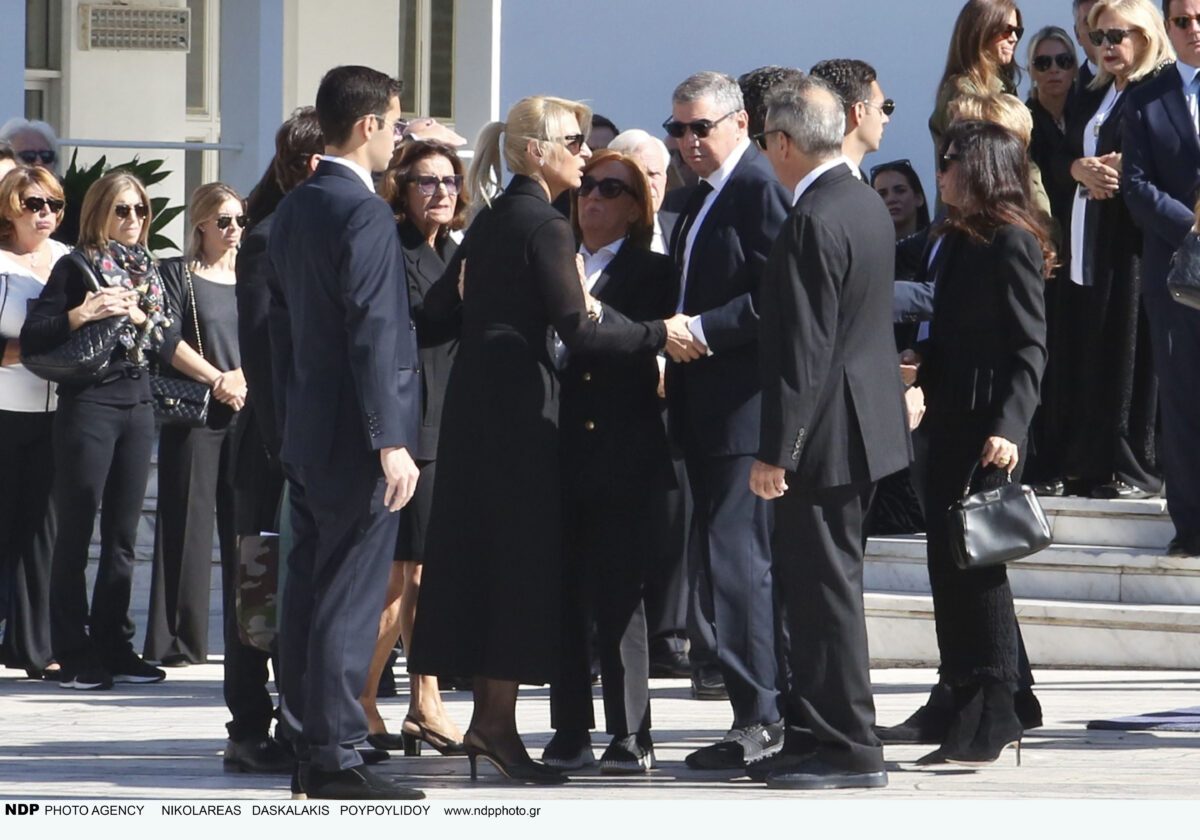 Μαρίσα Λαιμού: Συγκλονιστικές στιγμές στην κηδεία της 30χρονης στο Α’ Νεκροταφείο