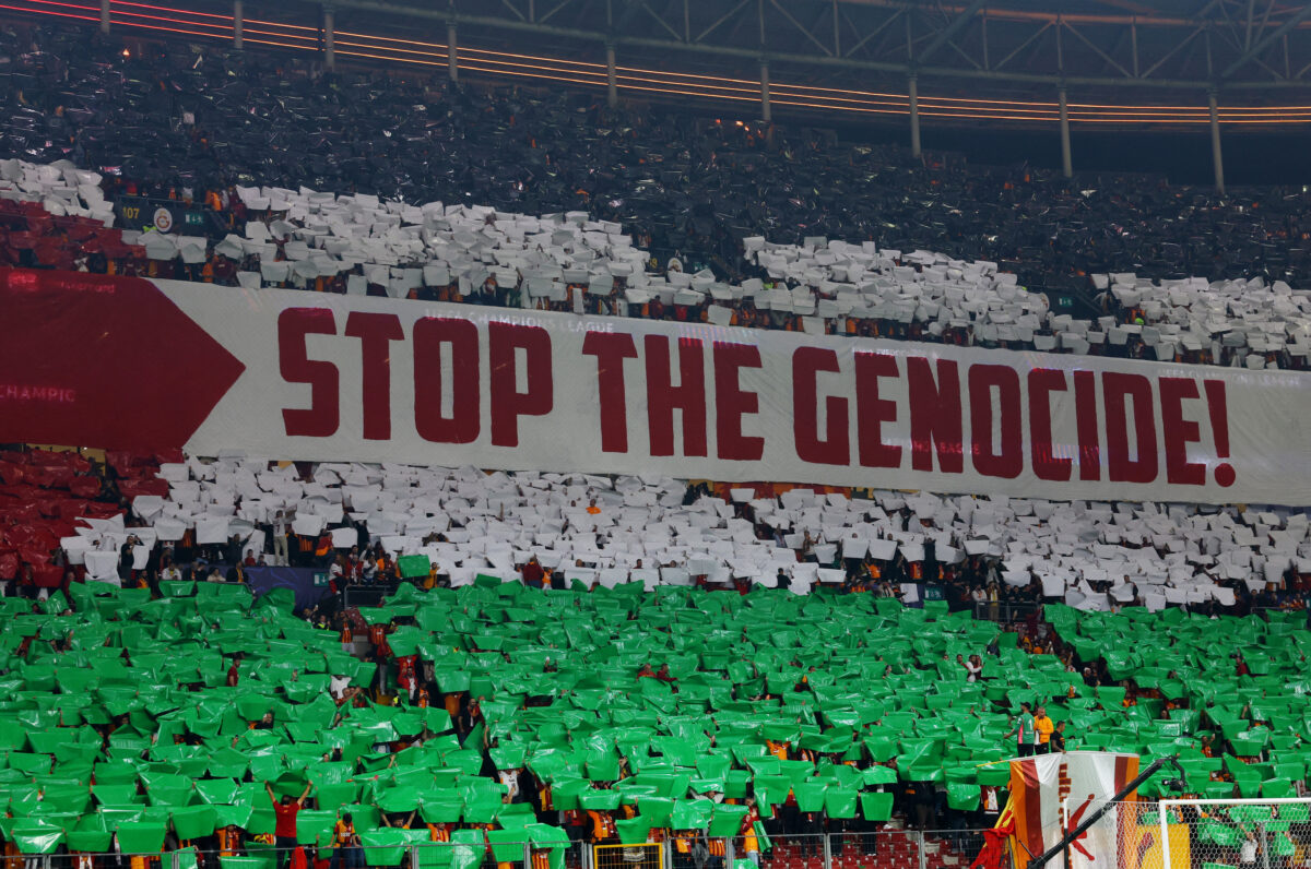Champions League: Εντυπωσιακό κορεό για την Παλαιστίνη από Τούρκους οπαδούς στο Γαλατάσαραϊ – Μπόντο Γκλιμτ