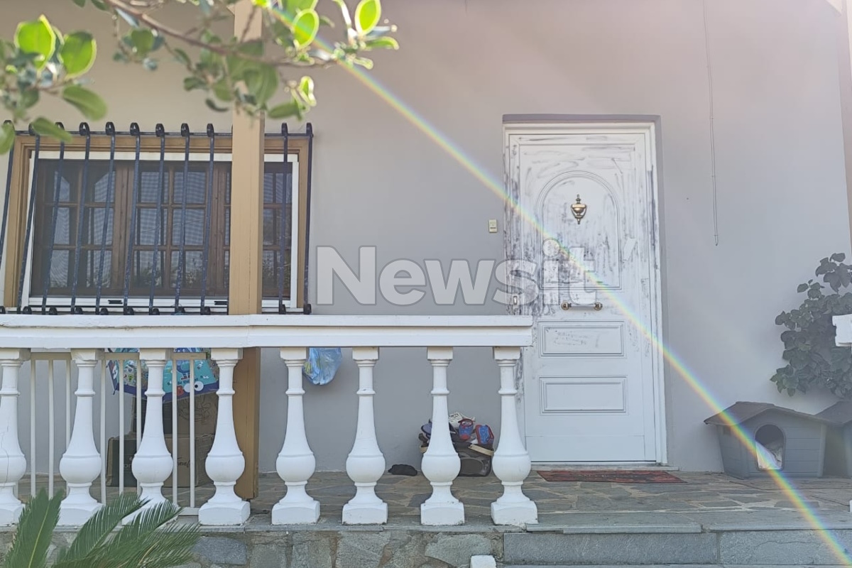 Κορωπί: «Φοβόταν να μιλήσει, ήταν συνεχώς θλιμμένη», αναφέρει γειτόνισσα της 40χρονης που κακοποιήθηκε από τον άντρα της 2 Σπίτι