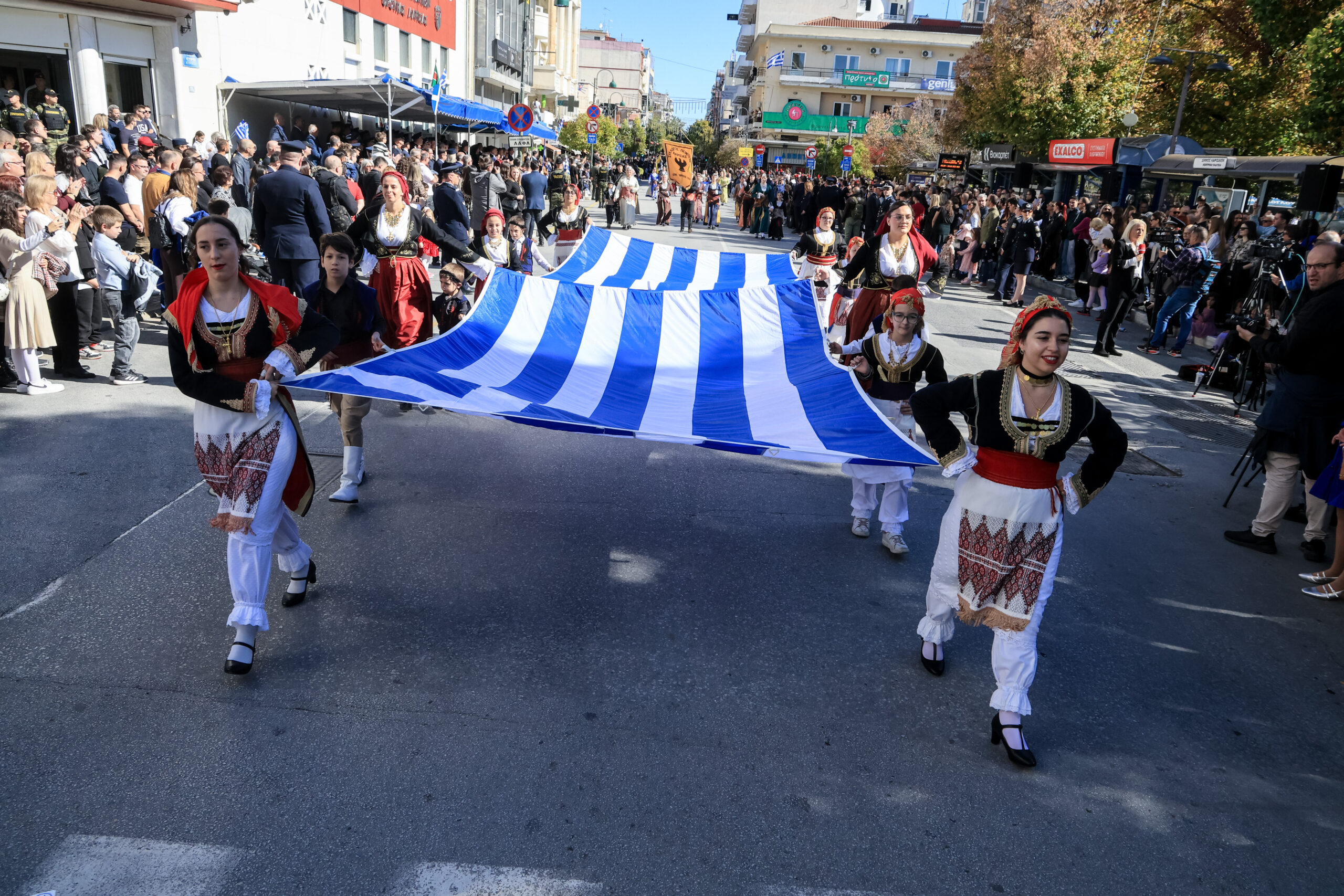 28η Οκτωβρίου: Με λαμπρότητα οι παρελάσεις σε κάθε σημείο της χώρας