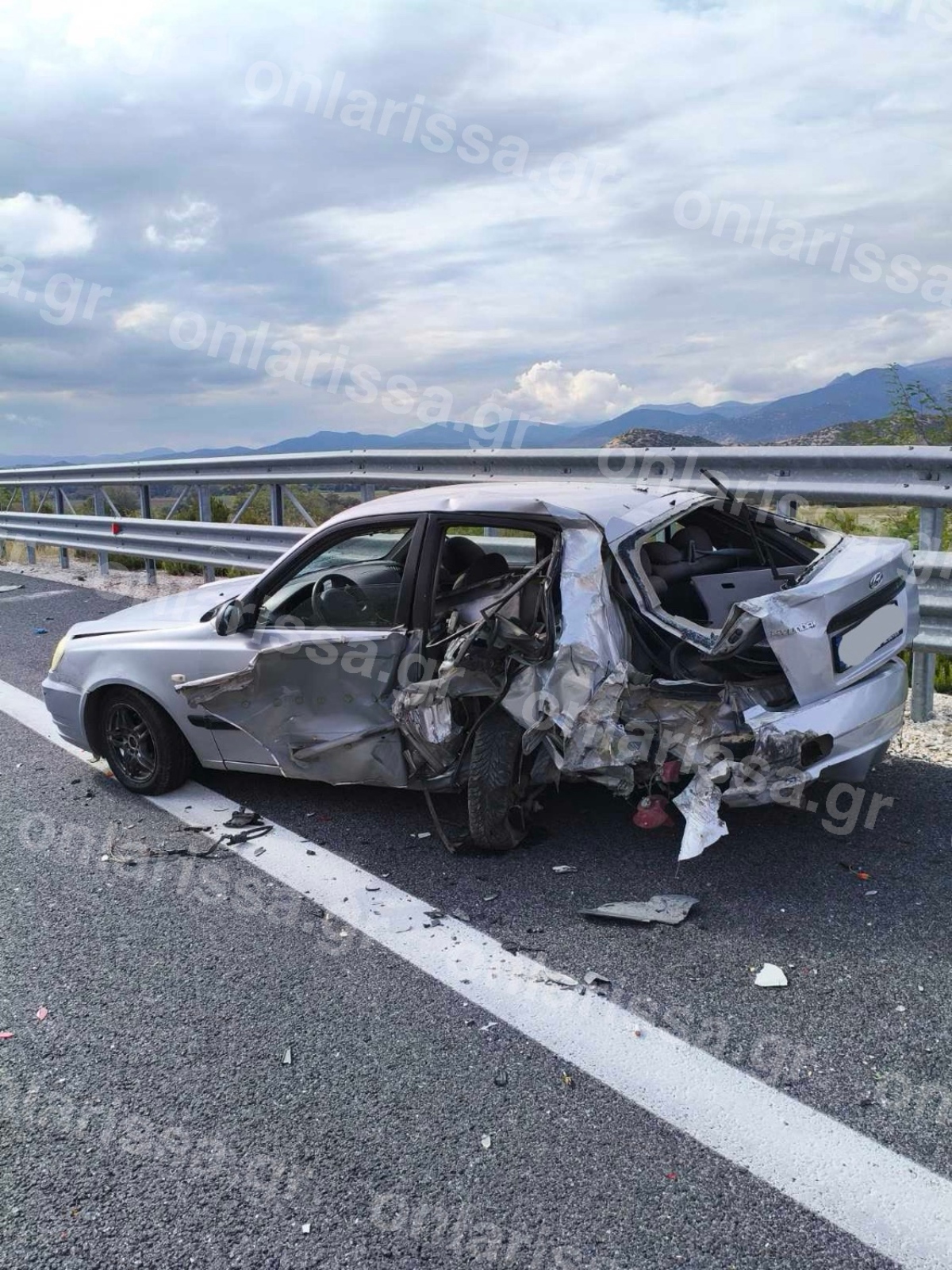 Λάρισα: 45χρονος χάνει τη ζωή του σε σύγκρουση με νταλίκα στη ΛΕΑ έξω από τη Λάρισα 2 Αυτοκίνητο μετά από τροχαίο
