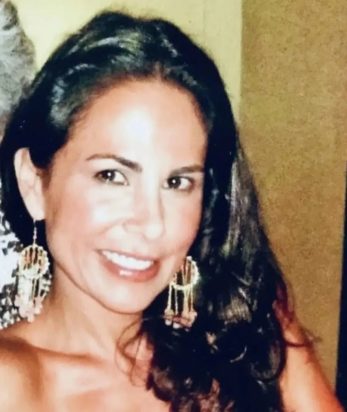 Σκότωσε τη μητέρα του με σφυρί και φώναζε «μαμά» στο δάσος – Παραδόθηκε αιματοβαμμένος στις αρχές