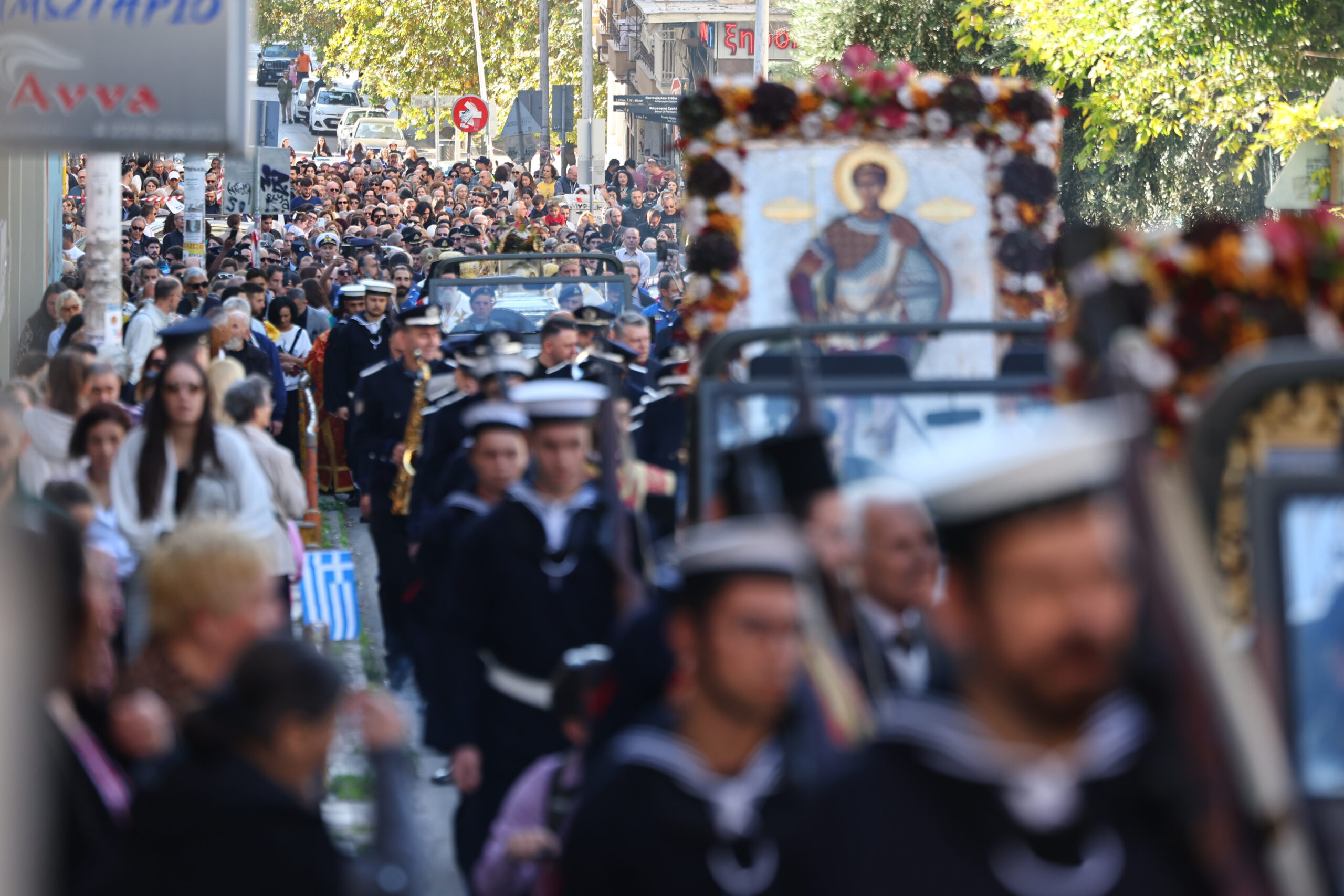 Η Θεσσαλονίκη τιμά τον Άγιο Δημήτριο: Πλήθος πιστών στη λιτανεία της εικόνας – Δείτε φωτογραφίες 14 Εικόνα