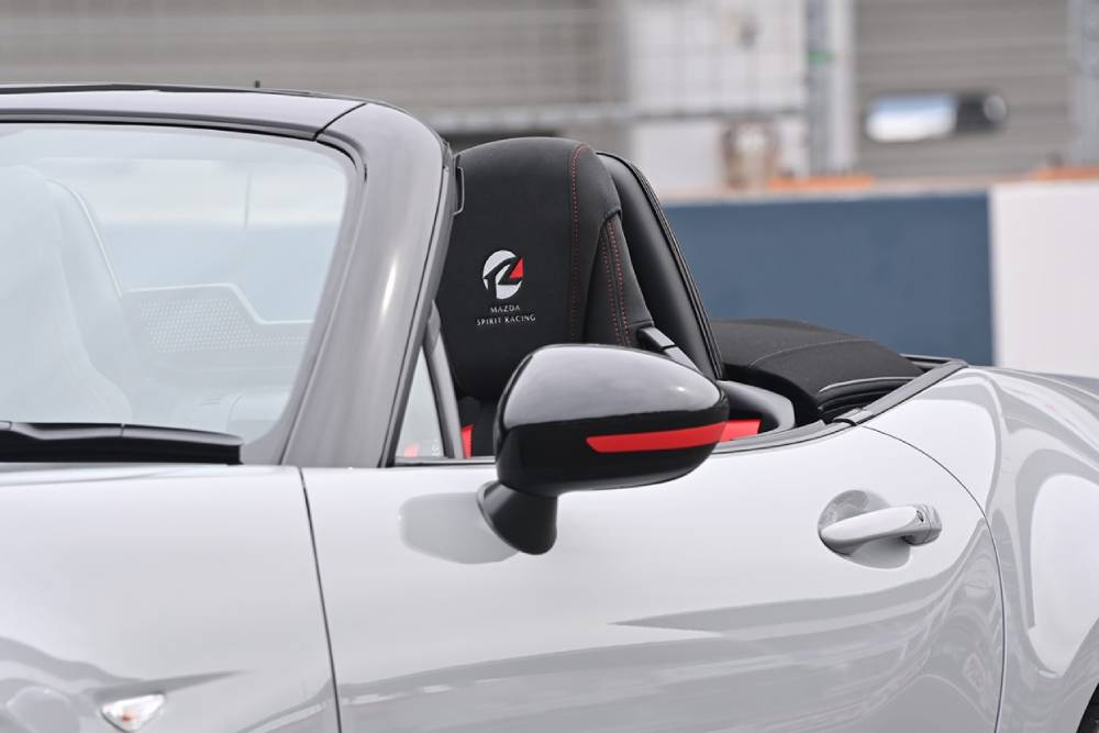 mazda mx-5 spirit racing 11