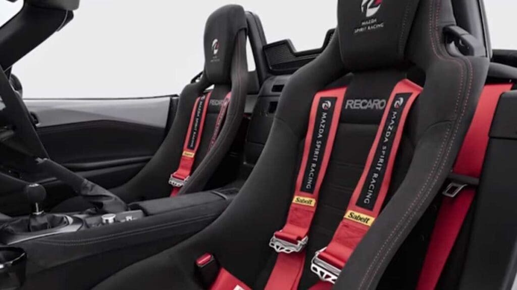 Απολαύστε το νέο Mazda MX-5 Spirit Racing σε δράση (βίντεο) 8 Mazda MX-5 Spirit Racing 2025 εσωτερικό