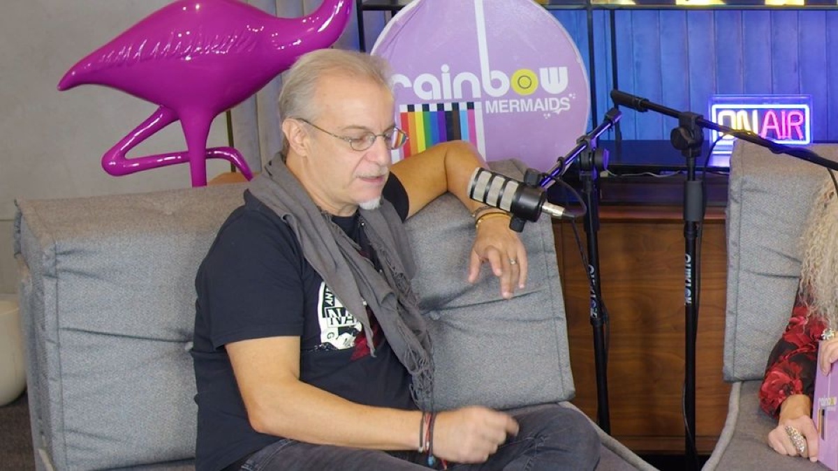 Μίλτος Πασχαλίδης για Μητροπάνο: «Βγήκε από το νοσοκομείο και τραγούδησε με ορούς κρυμμένους στο σακάκι»