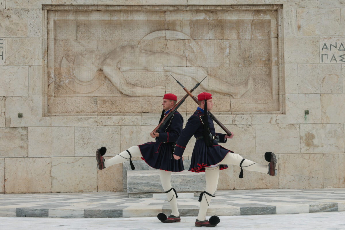 mnimeio-agnoustou-stratioti-reuters-1200x800