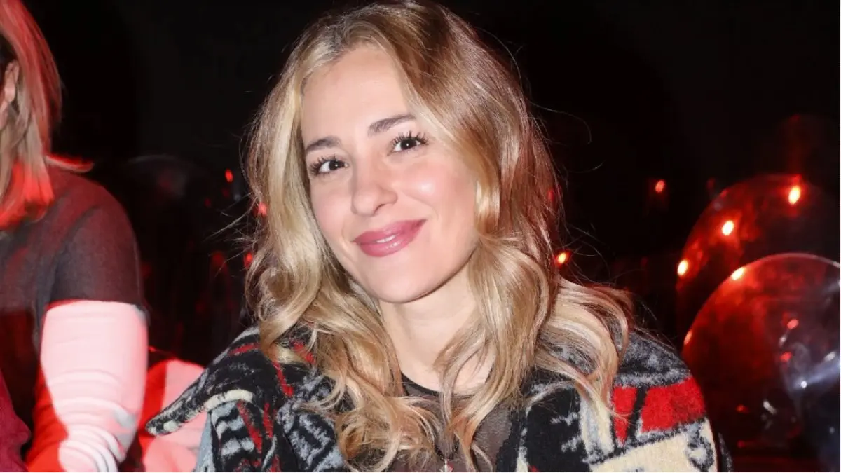 Νατάσα Μποφίλιου: Η απάντησή της σε ερώτηση για τον Μάνο Βουλαρινό – «Από εσάς το ακούω» 4 Νατάσα Μποφίλιου