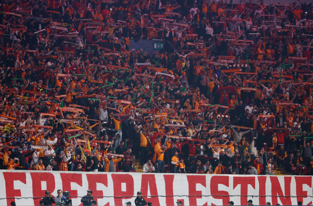 Champions League: Εντυπωσιακό κορεό για την Παλαιστίνη από Τούρκους οπαδούς στο Γαλατάσαραϊ – Μπόντο Γκλιμτ