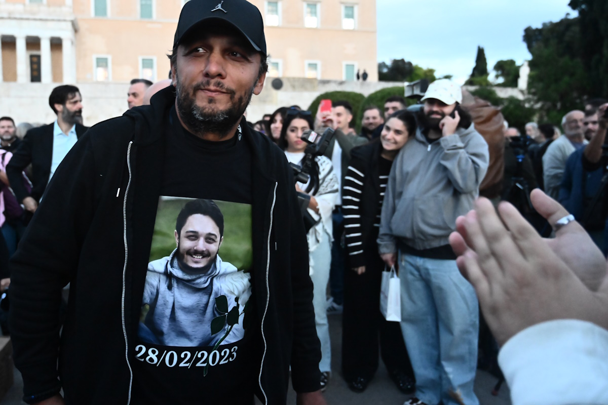 Συγκέντρωση στο Σύνταγμα για τον Πάνο Ρούτσι, μετά το τέλος της απεργίας πείνας