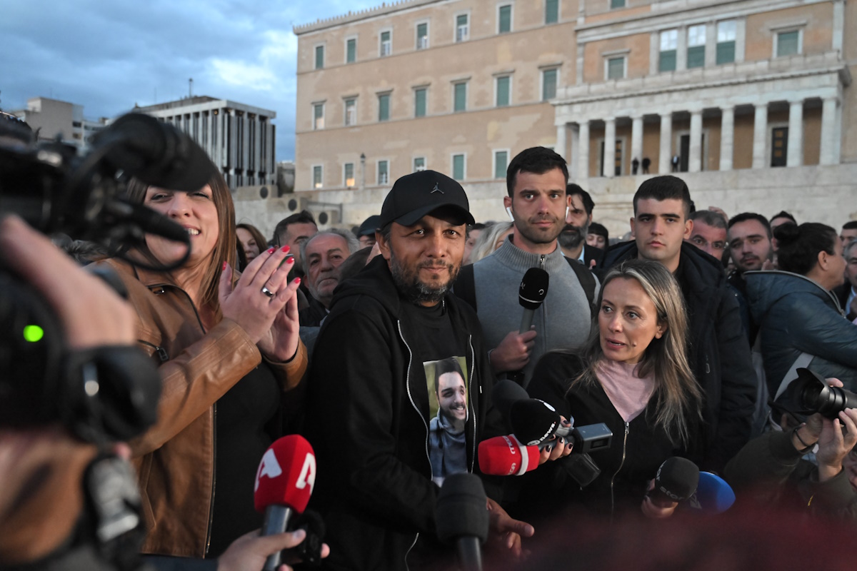 Συγκέντρωση στο Σύνταγμα για τον Πάνο Ρούτσι, μετά το τέλος της απεργίας πείνας
