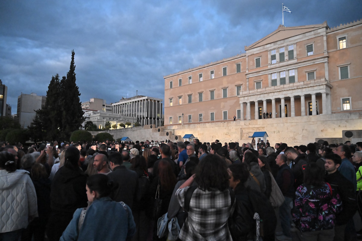 Συγκέντρωση στο Σύνταγμα για τον Πάνο Ρούτσι, μετά το τέλος της απεργίας πείνας