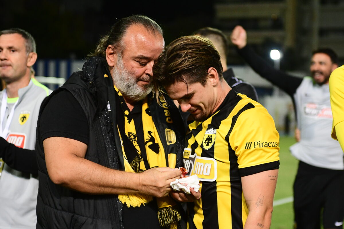 Κηφισιά – ΑΕΚ: Εκρηκτικοί πανηγυρισμοί με τον Μάριο Ηλιόπουλο για το εντυπωσιακό διπλό στο Περιστέρι